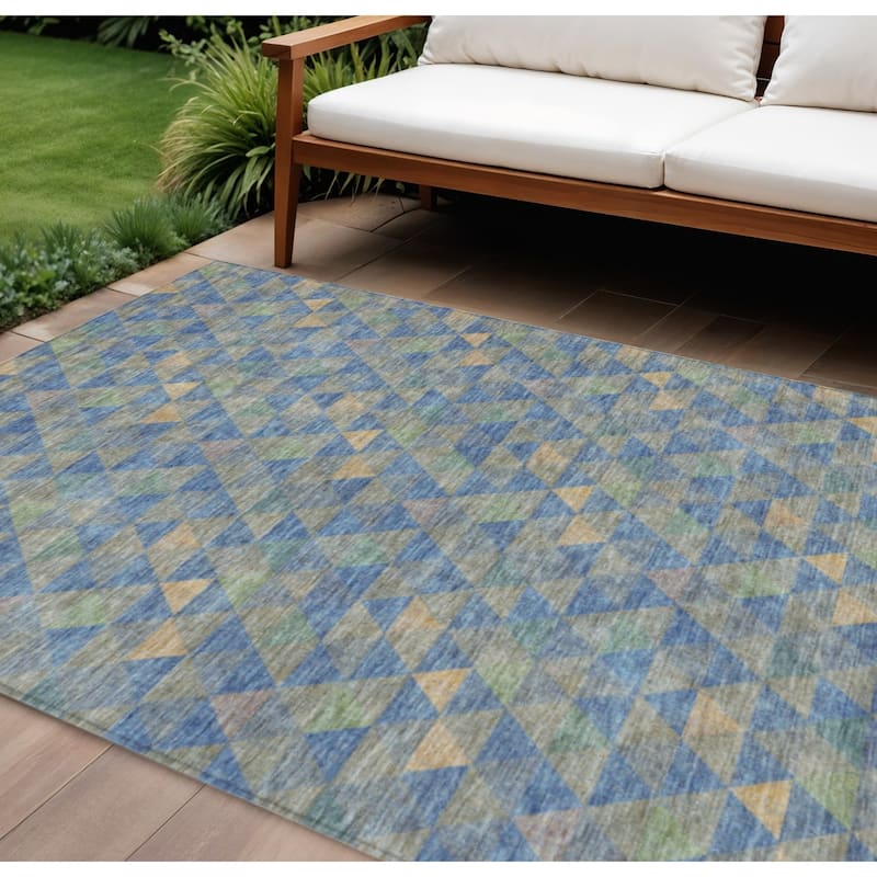 HomeRoots Geometric Transitional Rectangle Outdoor Rug - 10' X 14'