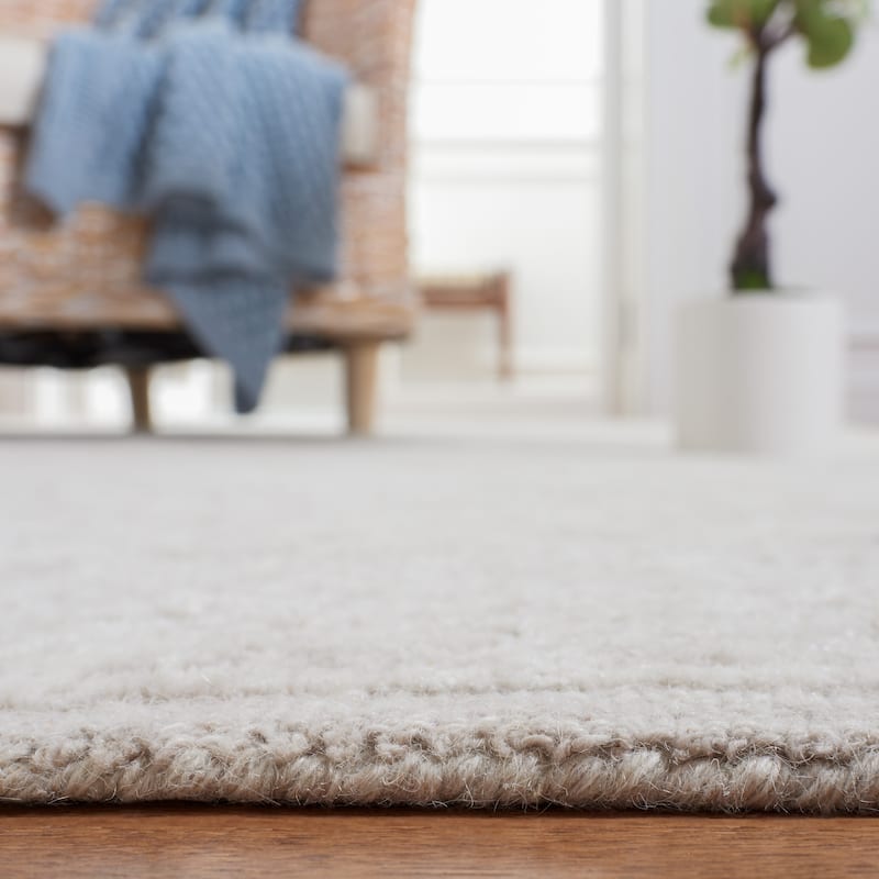 Martha Stewart by SAFAVIEH Handmade Slavomila Wool Rug