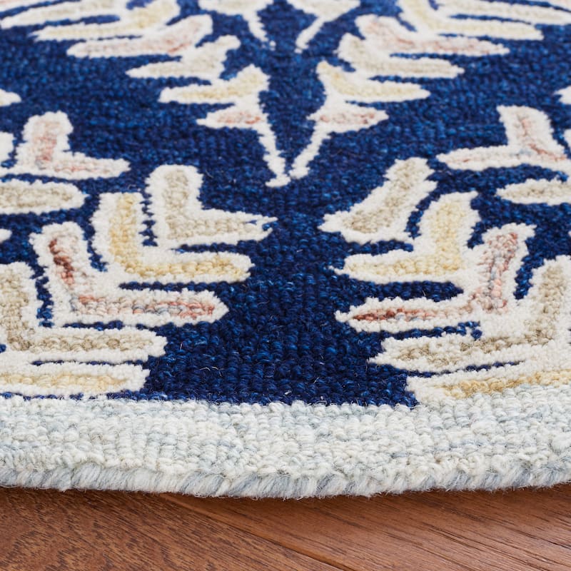 SAFAVIEH Handmade Capri Ilianka Wool Rug