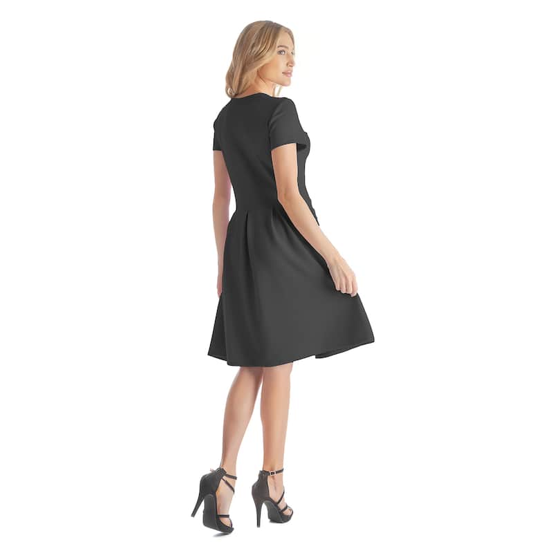 24seven Comfort Apparel Womens Scoop Neck Knee Length Pleated Pocket Dress