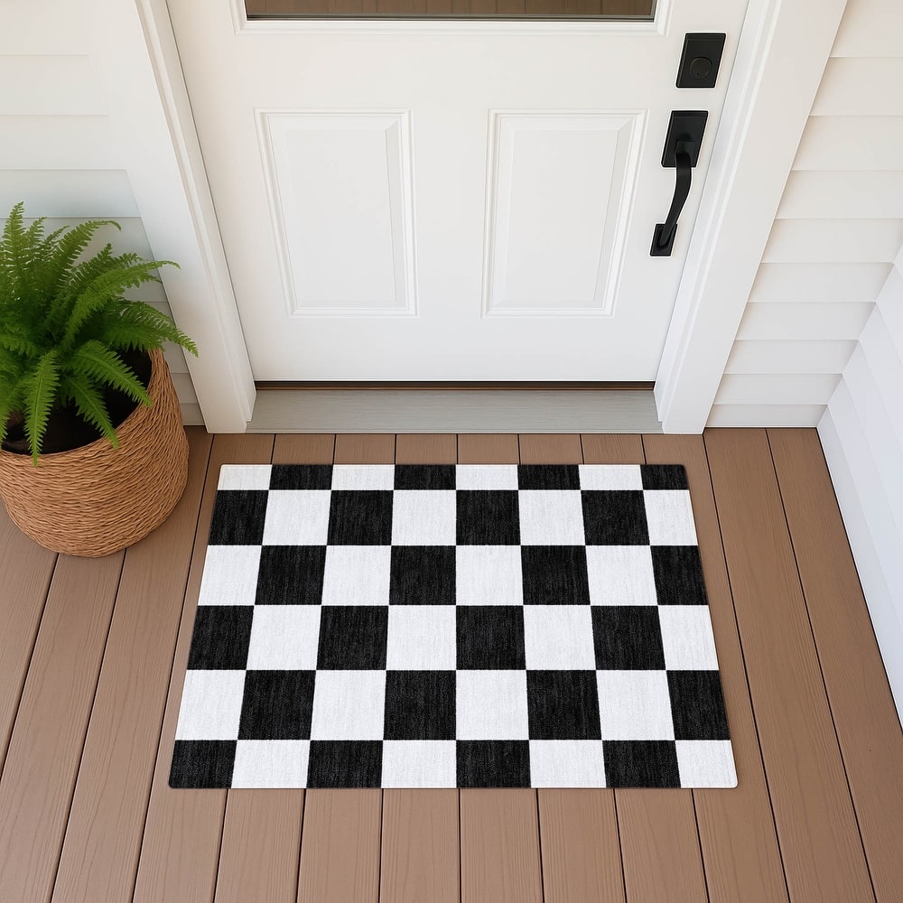 Machine Washable Indoor/ Outdoor Modern Checker Chantille Rug