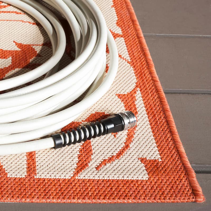 SAFAVIEH Courtyard Peggie Indoor/ Outdoor Patio Backyard Rug
