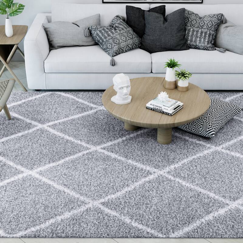 Sohni Shag Farmhouse Diamond Indoor Area Rug - 3'11'' x 5'3'' - Silver