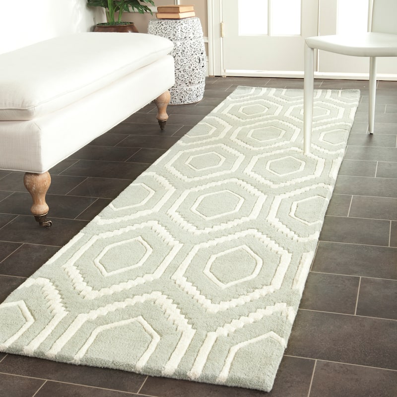 SAFAVIEH Handmade Chatham Altrud Moroccan Modern Wool Rug - 2'3" x 9' Runner - Grey/Ivory