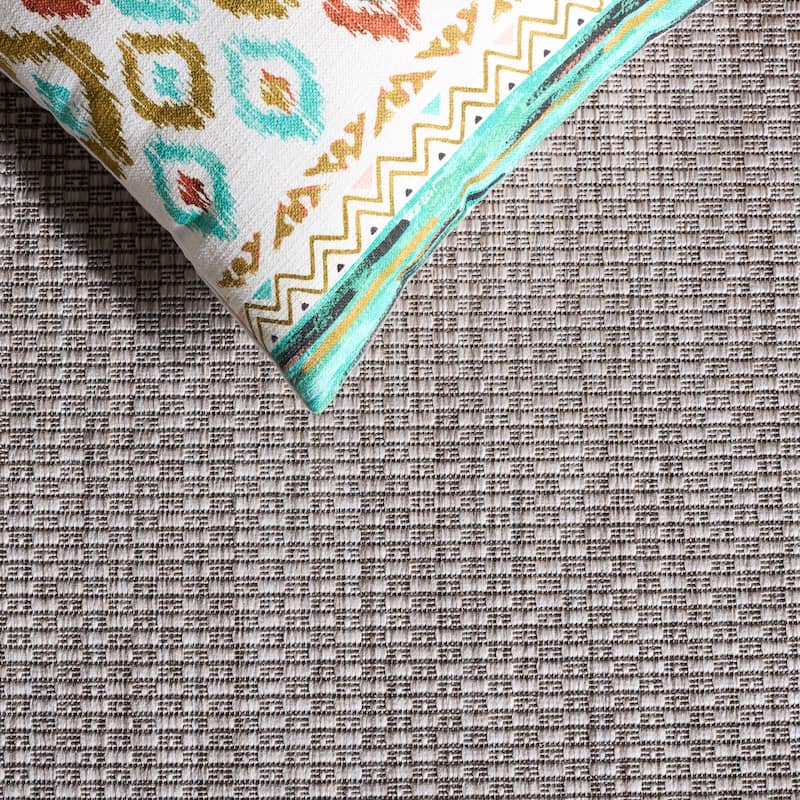 SAFAVIEH Courtyard Shpresa Indoor/ Outdoor Waterproof Patio Backyard Rug