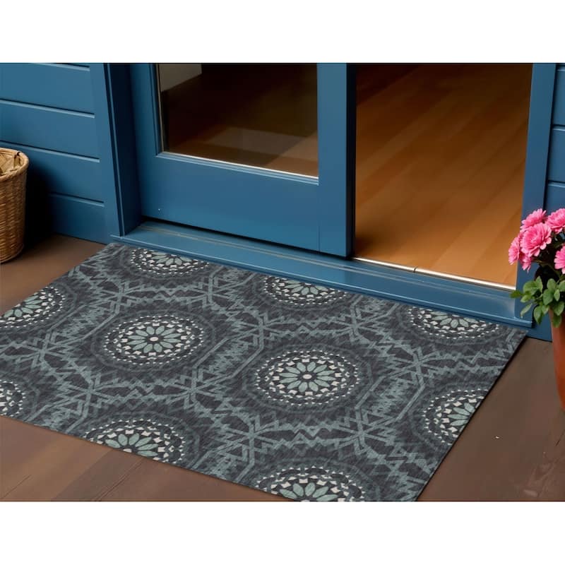 HomeRoots Floral Medallion Transitional Rectangle Outdoor Rug - 3' x 5'
