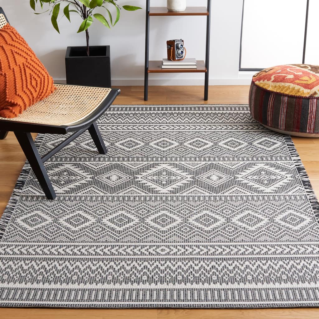 SAFAVIEH Augustine Ilze Rustic Tribal Boho Fringe Rug