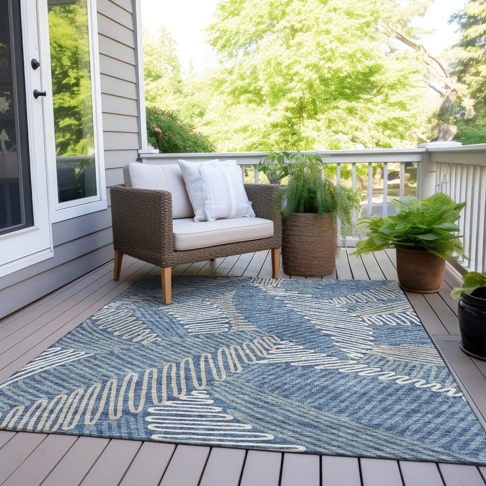 Machine Washable Indoor/ Outdoor Chantille Contemporary Squiggles Rug