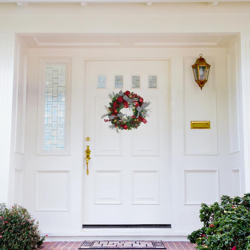 Pre-Lit Decorated Plaid and Houndstooth Artificial Christmas Wreath - 24-Inch Warm White Lights - 24"