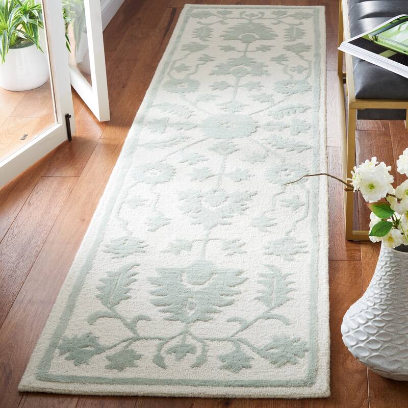 SAFAVIEH Handmade Metro Vasatha French Country Wool Rug - 2'3" x 9' Runner - Ivory/Light Green