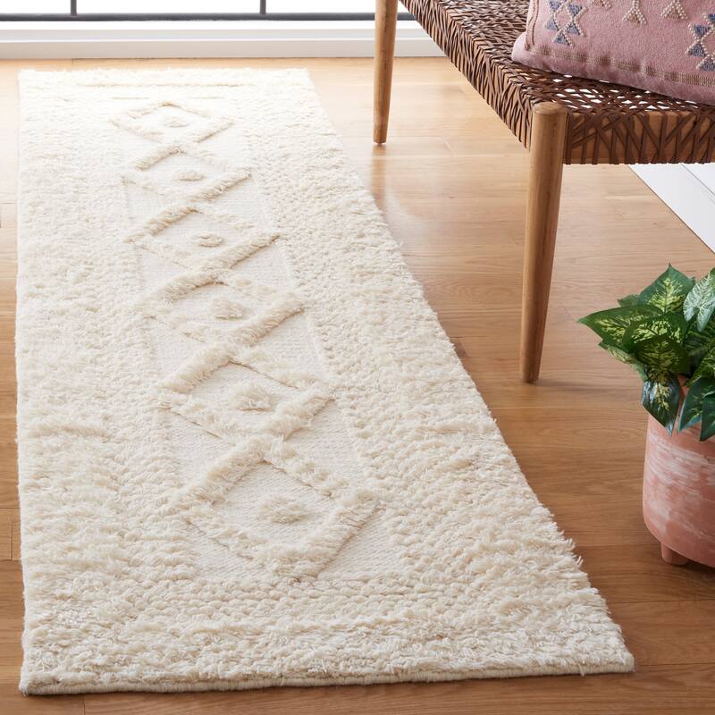 SAFAVIEH Hand-knotted Kenya Treasa Southwestern Tribal Wool Rug - 2'3" x 8' Runner - Ivory