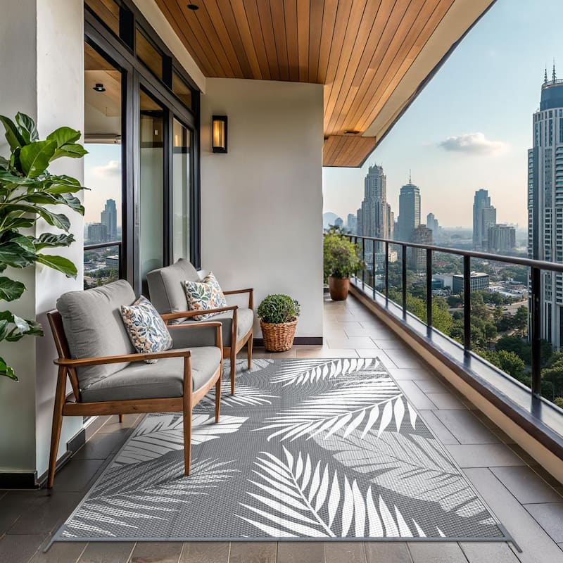 Reversible Outdoor Rug - Palm Leaf Design - 5'X8'