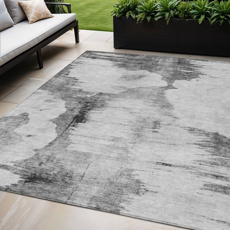 HomeRoots Abstract Transitional Rectangle Outdoor Rug - 5' X 8'