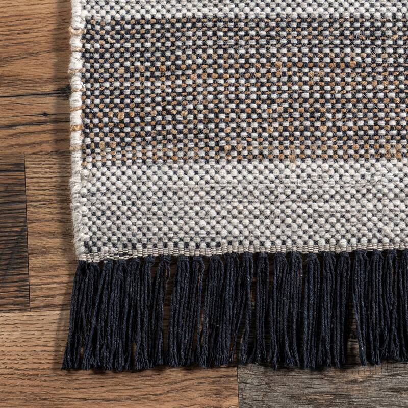 Nuloom Minerva Casual Stripe Wool Tassel Area Rug