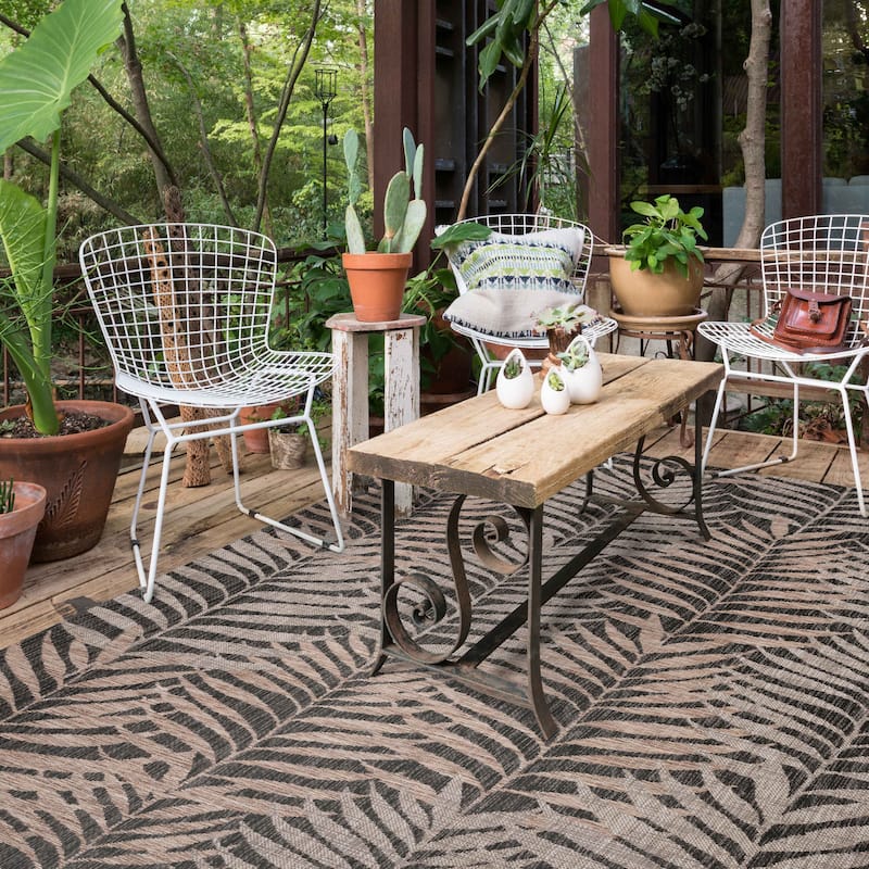 Alexander Home Havannah Palms Indoor/Outdoor Area Rug - 3'11" x 5'1 - Natural/Black