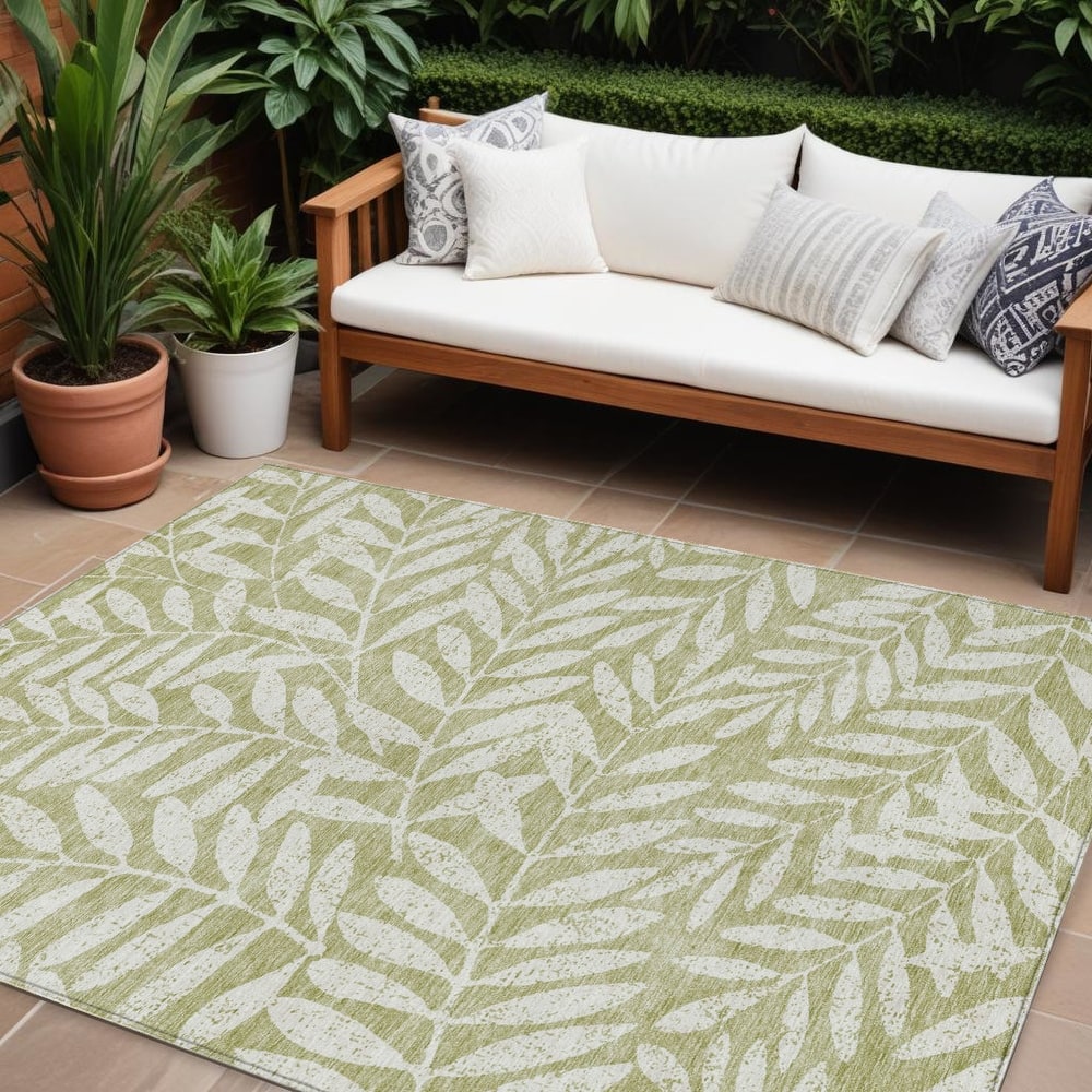 HomeRoots Floral Transitional Rectangle Outdoor Rug