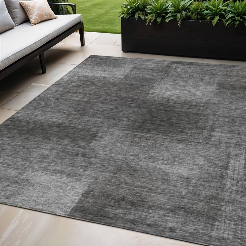 HomeRoots Abstract Transitional Rectangle Outdoor Rug - 5' X 8'