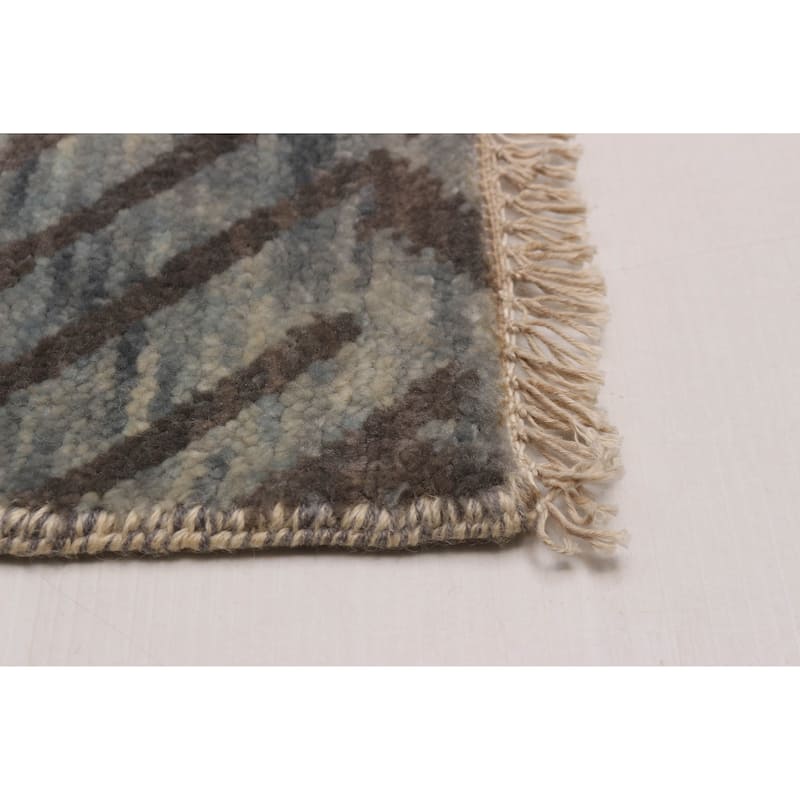 ECARPETGALLERY Hand-knotted Mystique Light Grey Wool Rug - 6' 7" x 10' 4"
