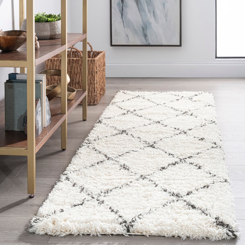 Heartfelt Shag Modern & Contemporary Diamond Indoor Area Rug