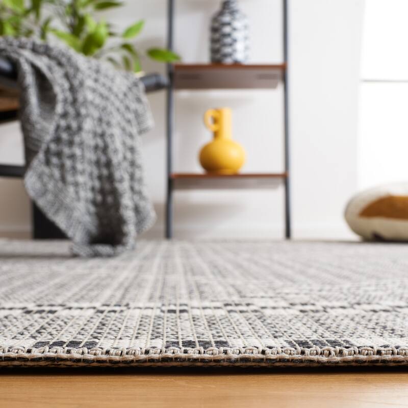 SAFAVIEH Augustine Kanerva Trellis Fringe Rug