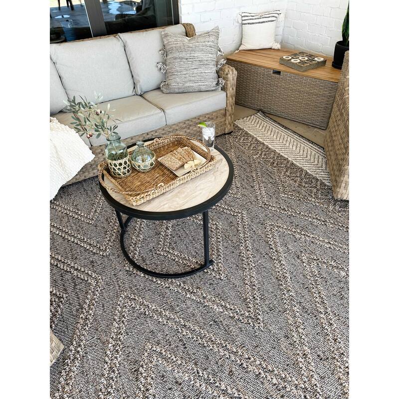 Hauteloom Areli Diamond Geometric Farmhouse Patio Outdoor Area Rug