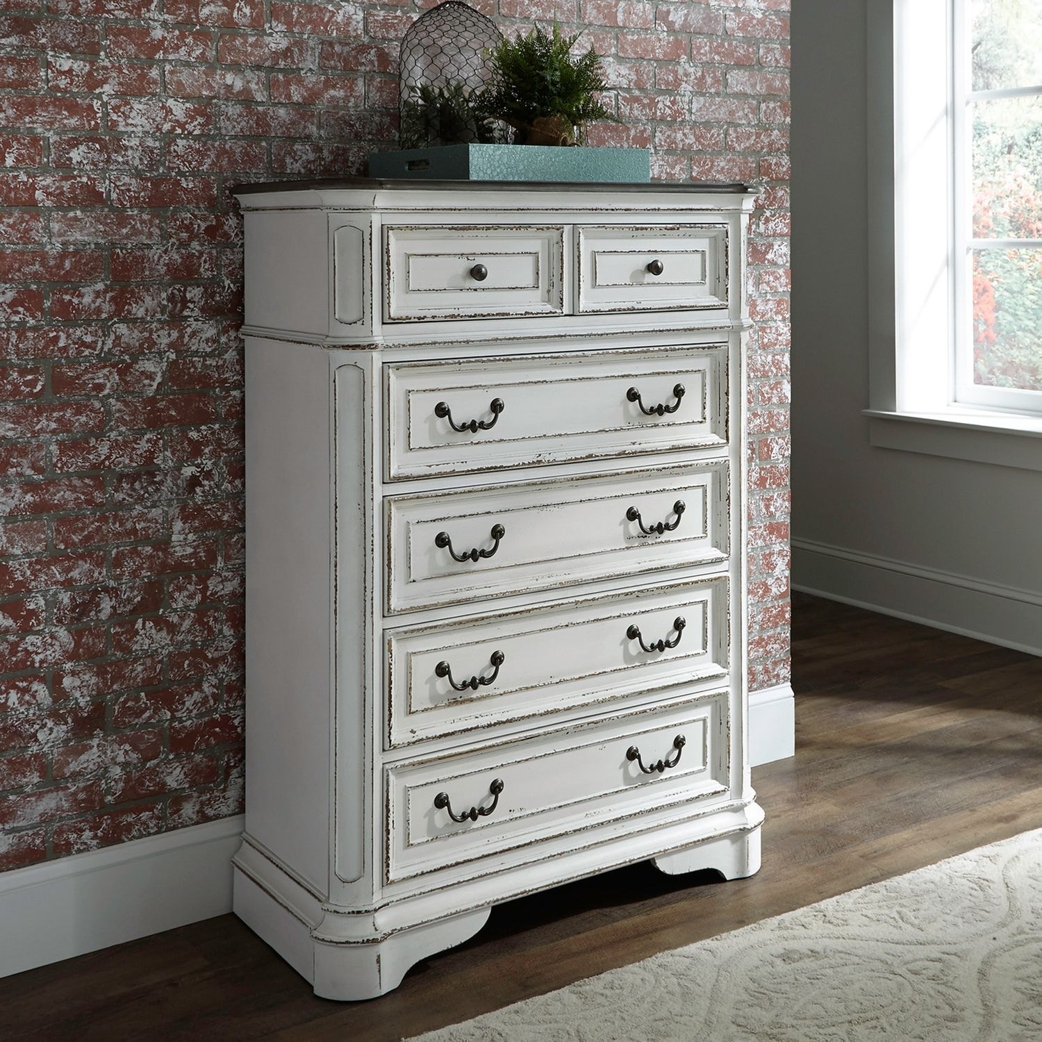 Liberty Furniture Magnolia Manor Bedroom 5 Drawer Chest