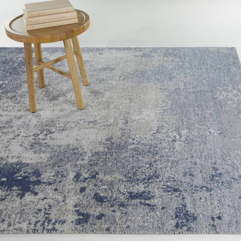 Kazuro Abstract Modern Indoor/Outdoor Area Rug - 5'3" x 7' - Blue