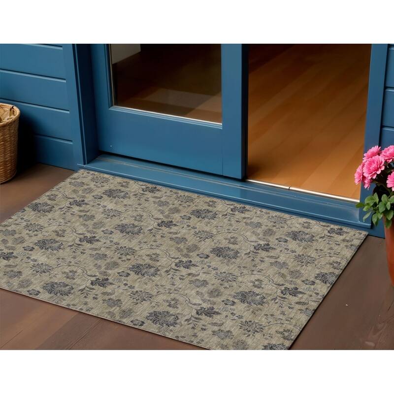 HomeRoots Floral Transitional Rectangle Outdoor Rug - 3' x 5'