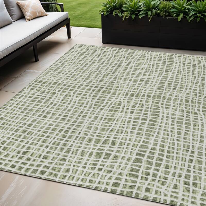 HomeRoots Striped Transitional Rectangle Outdoor Rug - 3' x 5'