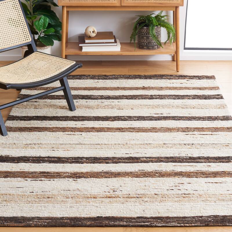 SAFAVIEH Handmade Marbella Admira Stripe Wool Rug - 5' x 8' - Brown/Beige