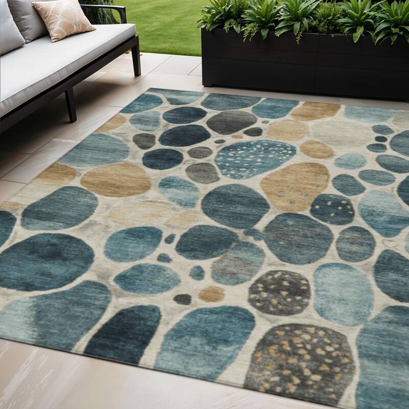 HomeRoots Geometric Transitional Rectangle Outdoor Rug - 5' X 8'