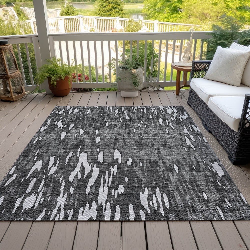 Machine Washable Indoor/ Outdoor Abstract Chantille Rug