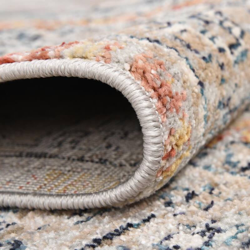 Traditional Nixa Collection Area Rug