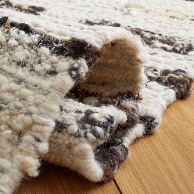 SAFAVIEH Handmade Manhattan Marushka Wool Rug