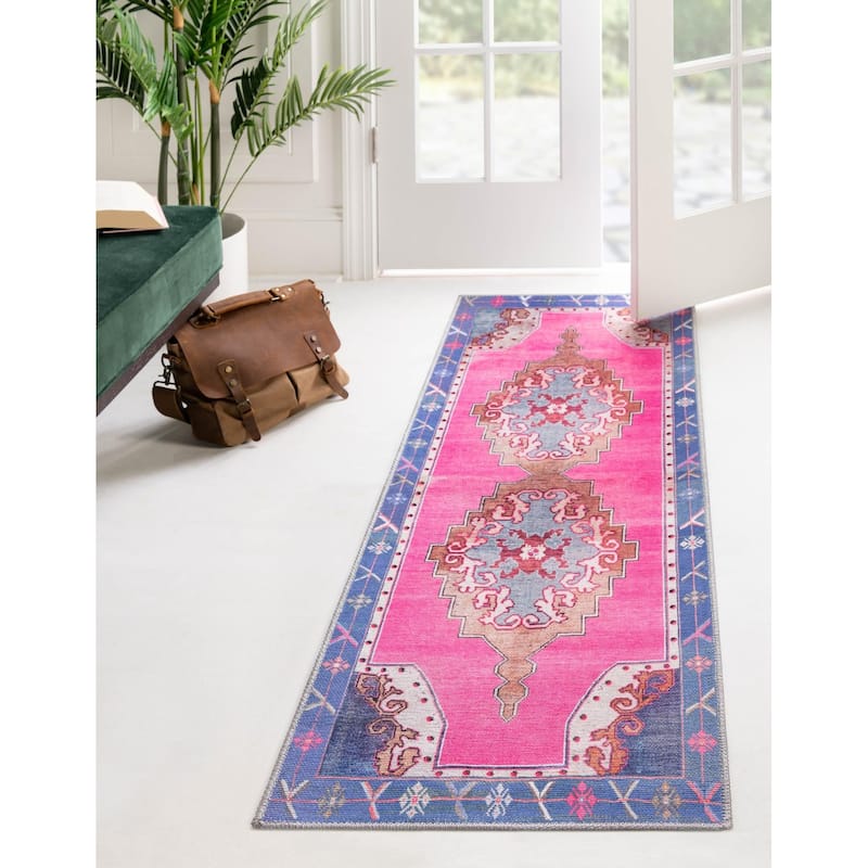 Traditional Rine Collection Area Rug - 2'6"x14' - Fuchsia