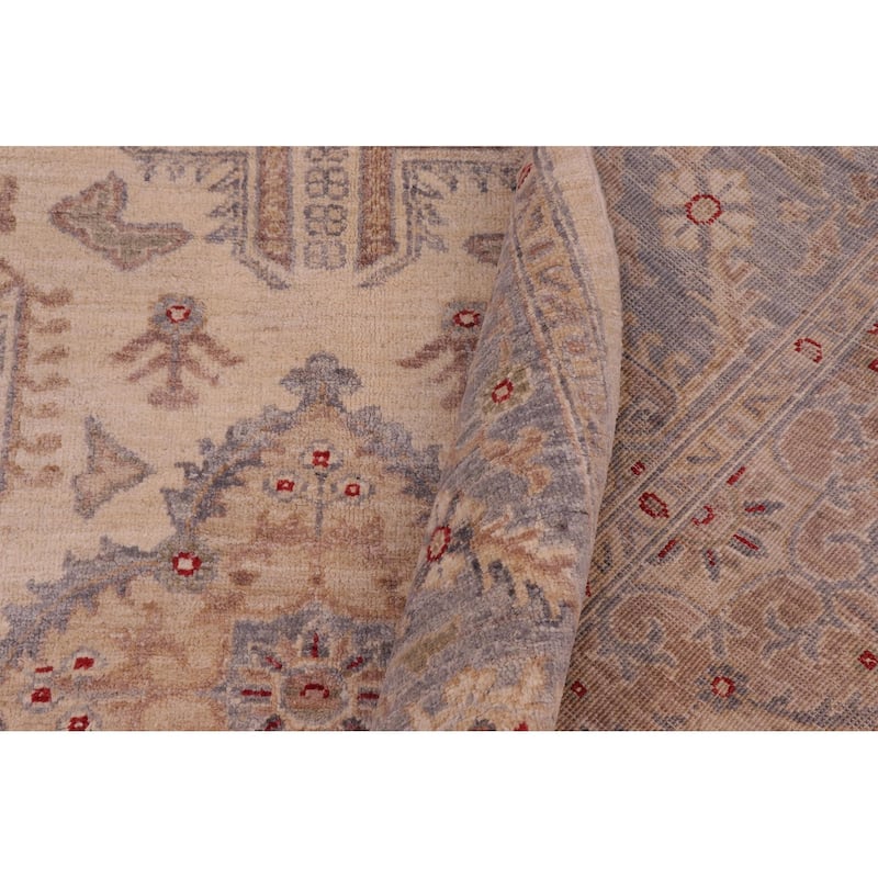 Classic Ziegler Caroyln Ivory/Gray Hand-knotted Rug - 5'7'' x 7'3''