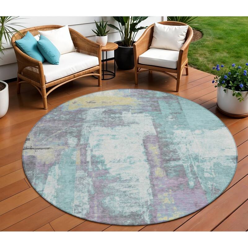 HomeRoots Abstract Transitional Rectangle Outdoor Rug - 8' Round