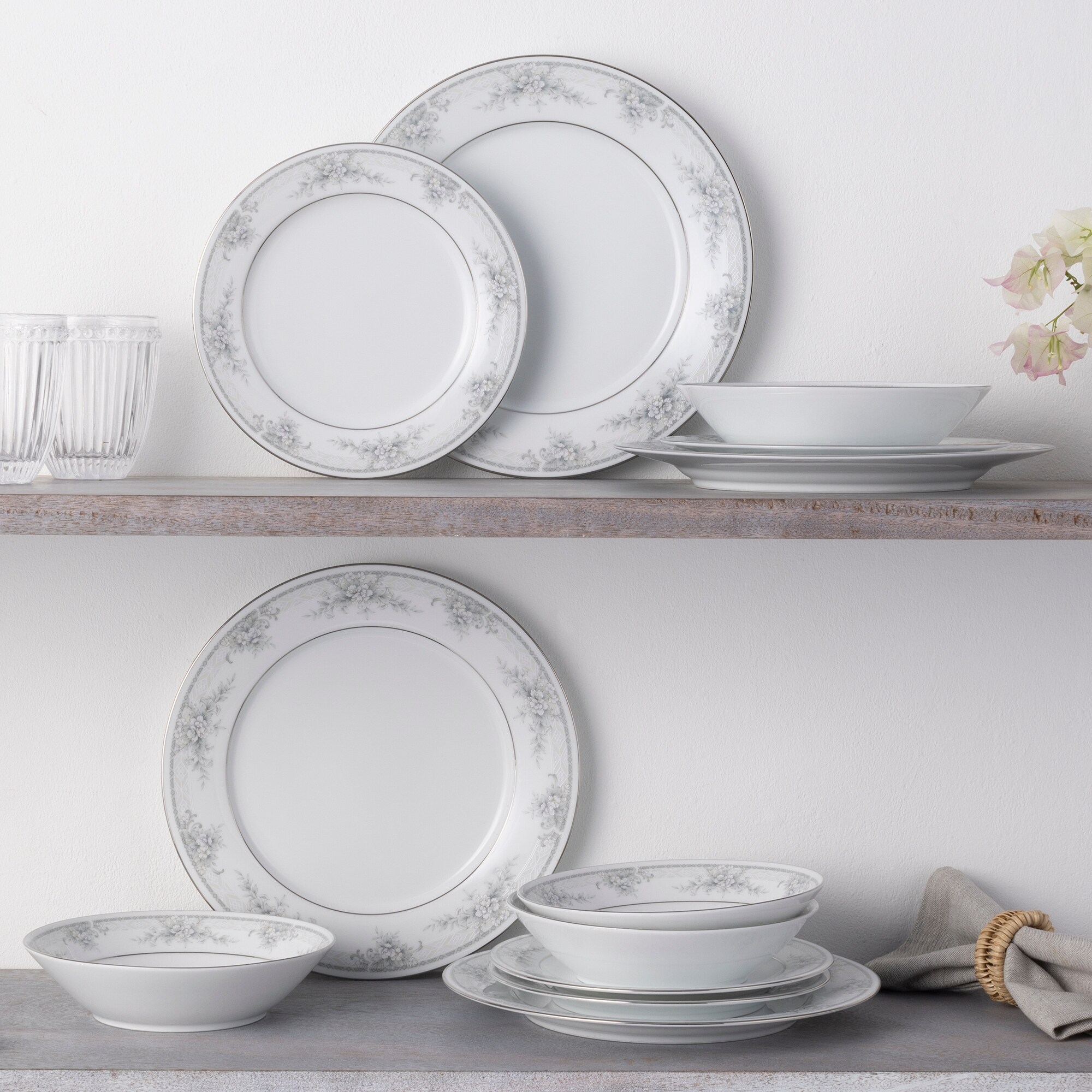 Noritake Sweet Leilani 12-Piece Dinnerware Set, Service For 4