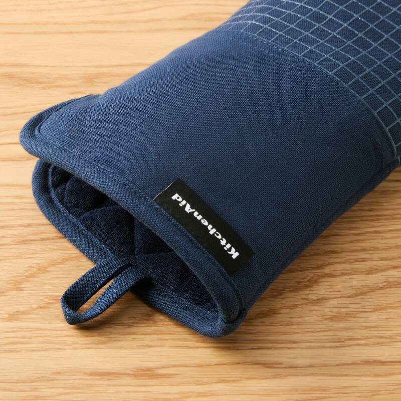KITCHENAID Gourmet Series Gridlines Oven Mitts 2-Pack Set, Heat Resistant up to 600°F, Soft Silicone Grip, Magnetic Cuff