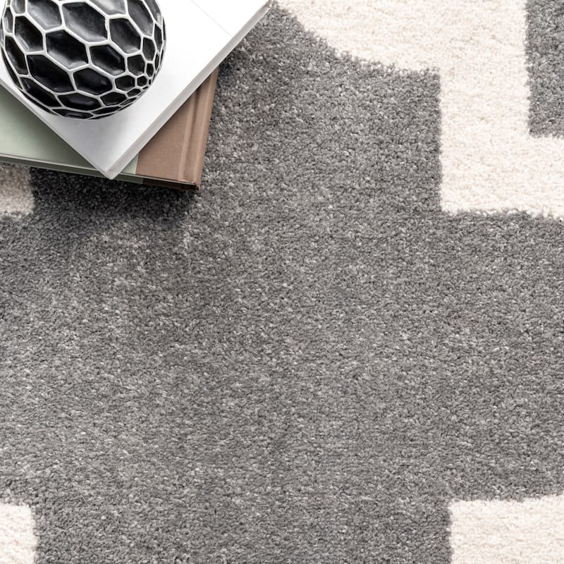 Nuloom Luna Geometric Trellis Area Rug
