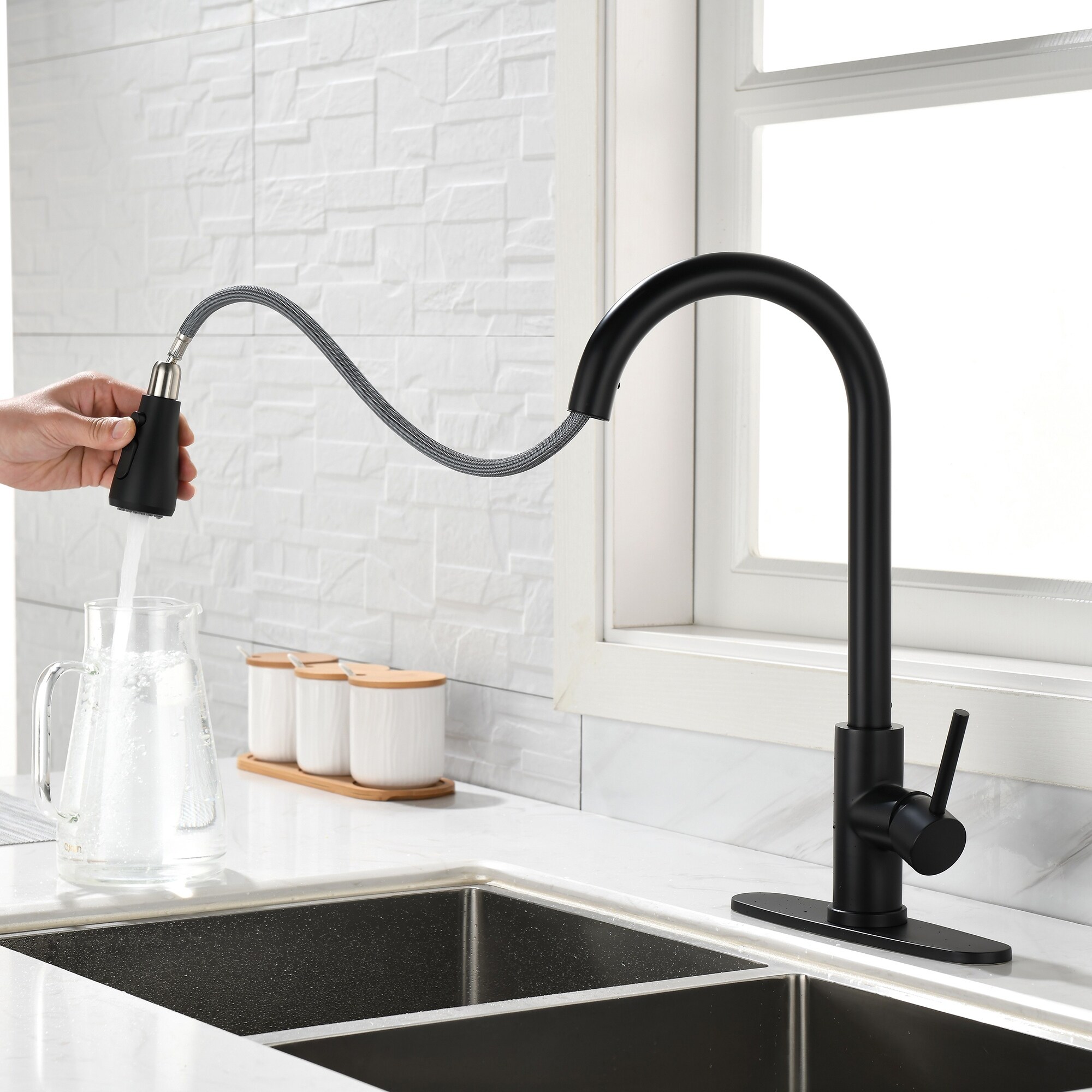 https://ak1.ostkcdn.com/images/products/is/images/direct/e870d34b8be32d8a03617b181671f30d7826cda7/Pull-Out-Kitchen-Faucet-High-Arc-Kitchen-Sink-Faucet-with-Single-Level-Handle.jpg