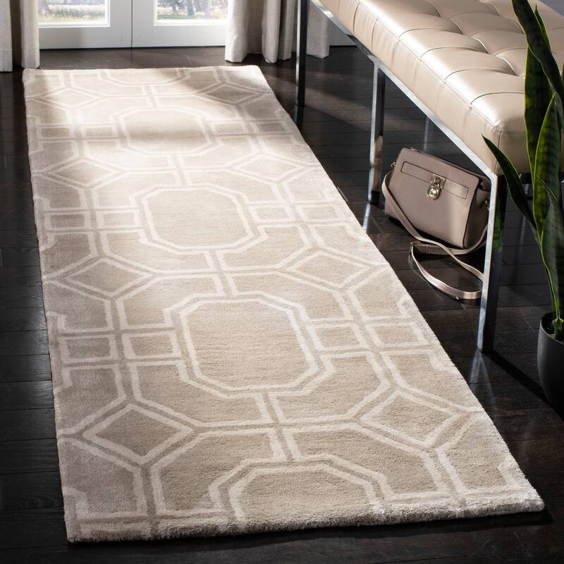 SAFAVIEH Handmade Soho Sharde N.Z. Wool/ Viscose Rug - 2'6" x 8' Runner - Grey/Ivory