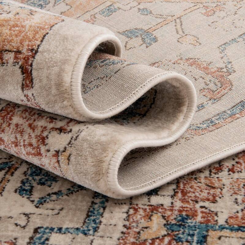 Traditional Hadeya Collection Area Rug