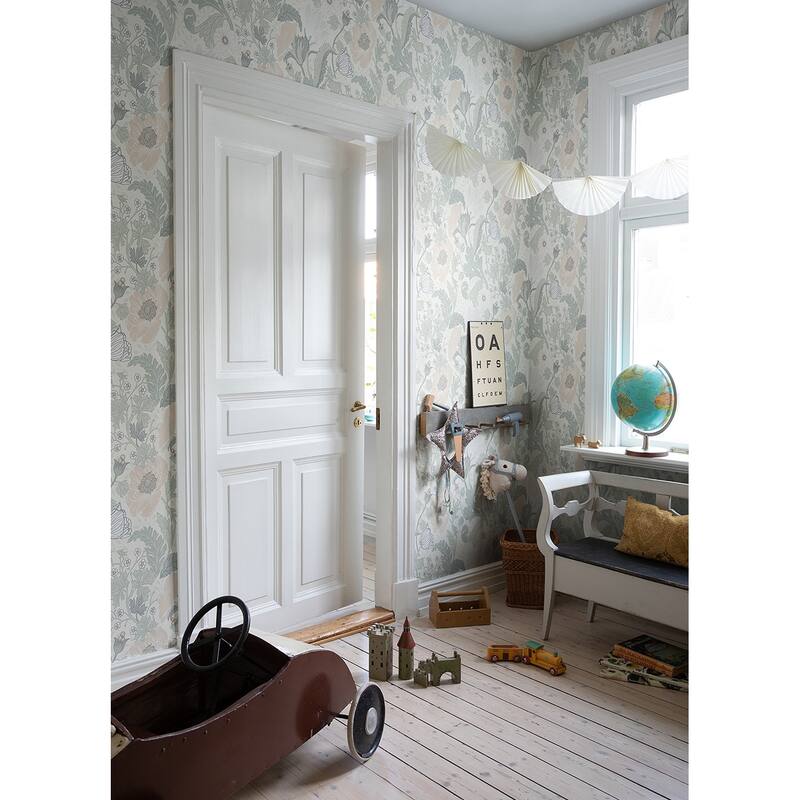Malakoff, Anemone Light Grey Floral 33 ft L X 20.5 in W, Wallpaper.