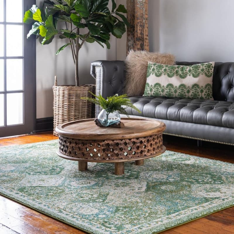 Traditional Koakburg Collection Area Rug