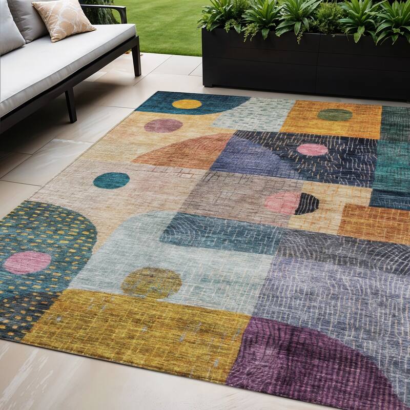 HomeRoots Geometric Transitional Rectangle Outdoor Rug - 5' X 8'