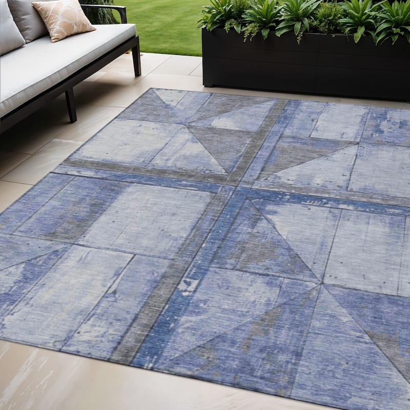 HomeRoots Geometric Transitional Rectangle Outdoor Rug - 5' X 8'