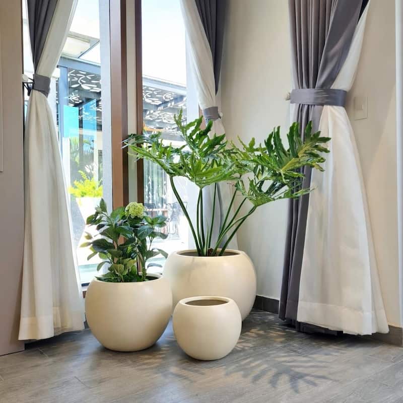 DreamPatio Riverside Fiberstone Composite Ball Planter for Indoor/Outdoor - Smooth Automotive 2K Coating