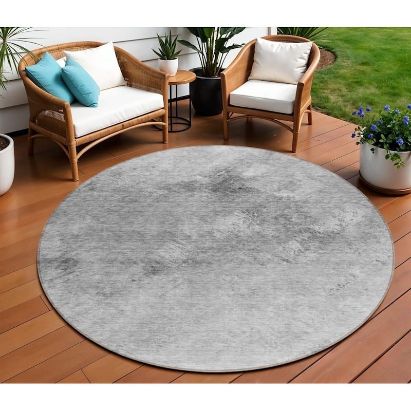 HomeRoots Abstract Transitional Rectangle Outdoor Rug - 8' Round