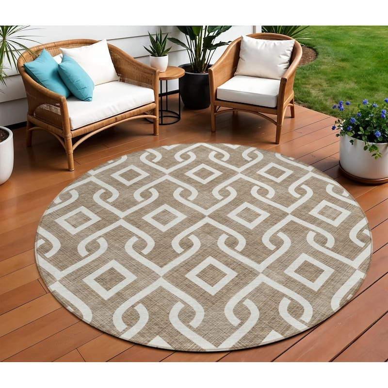 HomeRoots Geometric Transitional Rectangle Outdoor Rug - 8' Round